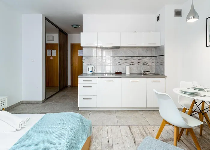 Daire Izery, Sun & Snow *