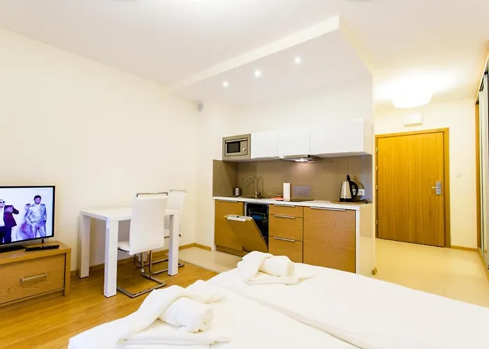 Daire Izery, Sun & Snow *