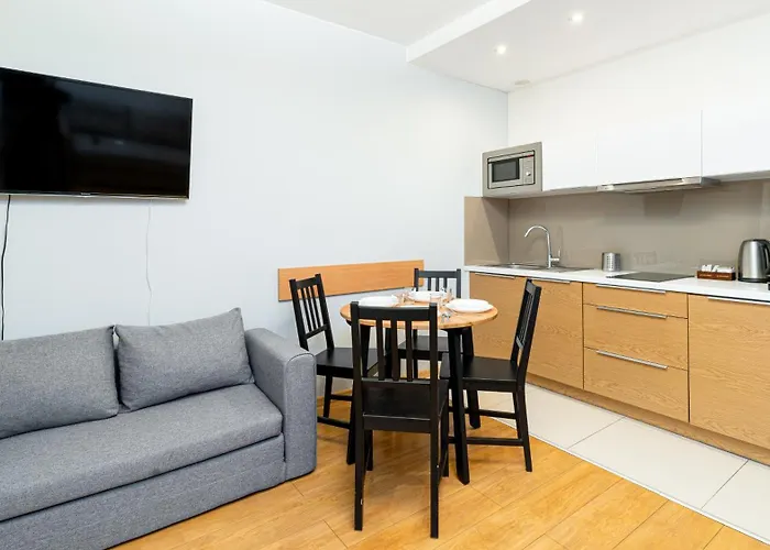 Daire Izery, Sun & Snow